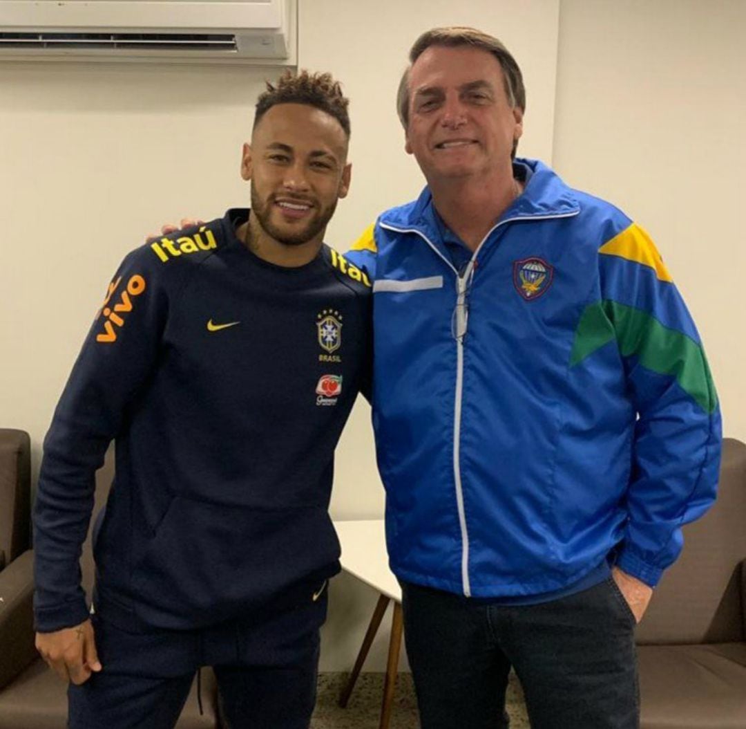 Neymar junto al presidente de Brasil, Jair Bolsonaro