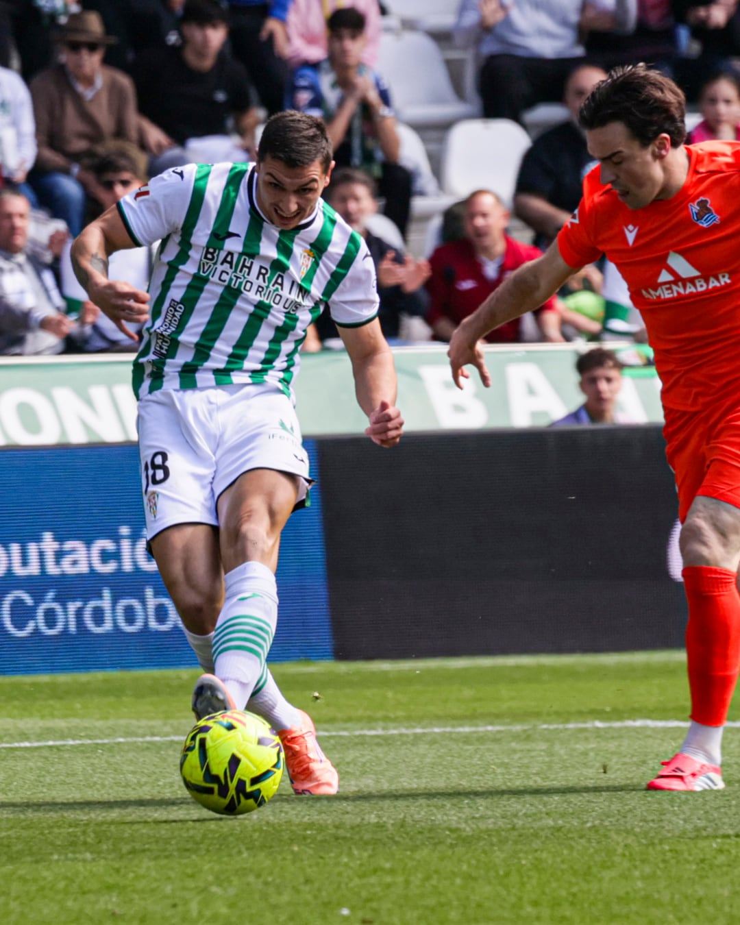 Fuentes pugna por un balón (Prensa CCF)