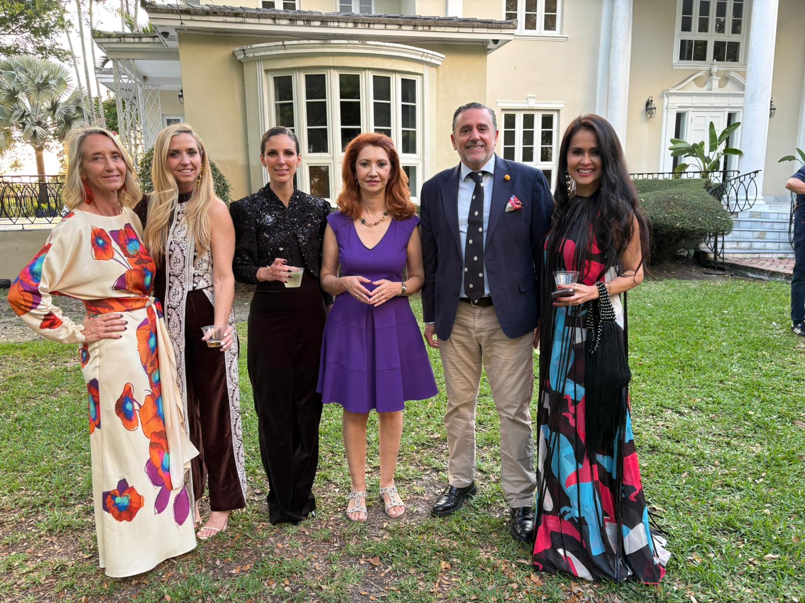 Rebeca Calvet, Teresa Soto, Johana De Jhong, Belén Alfaro, Alvaro Alés y Sara Valencia.