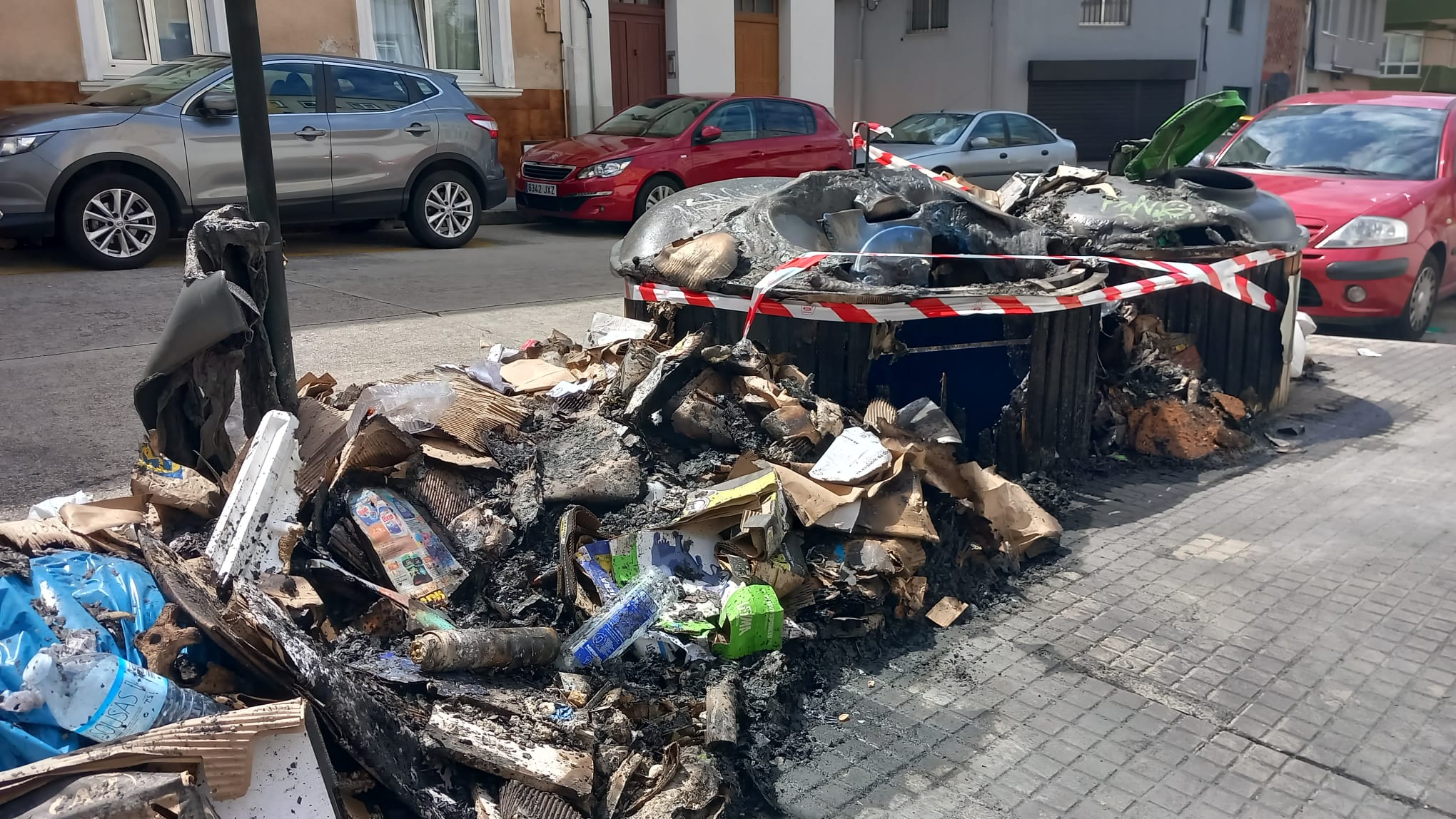 Contenedor incendiado en A Coruña