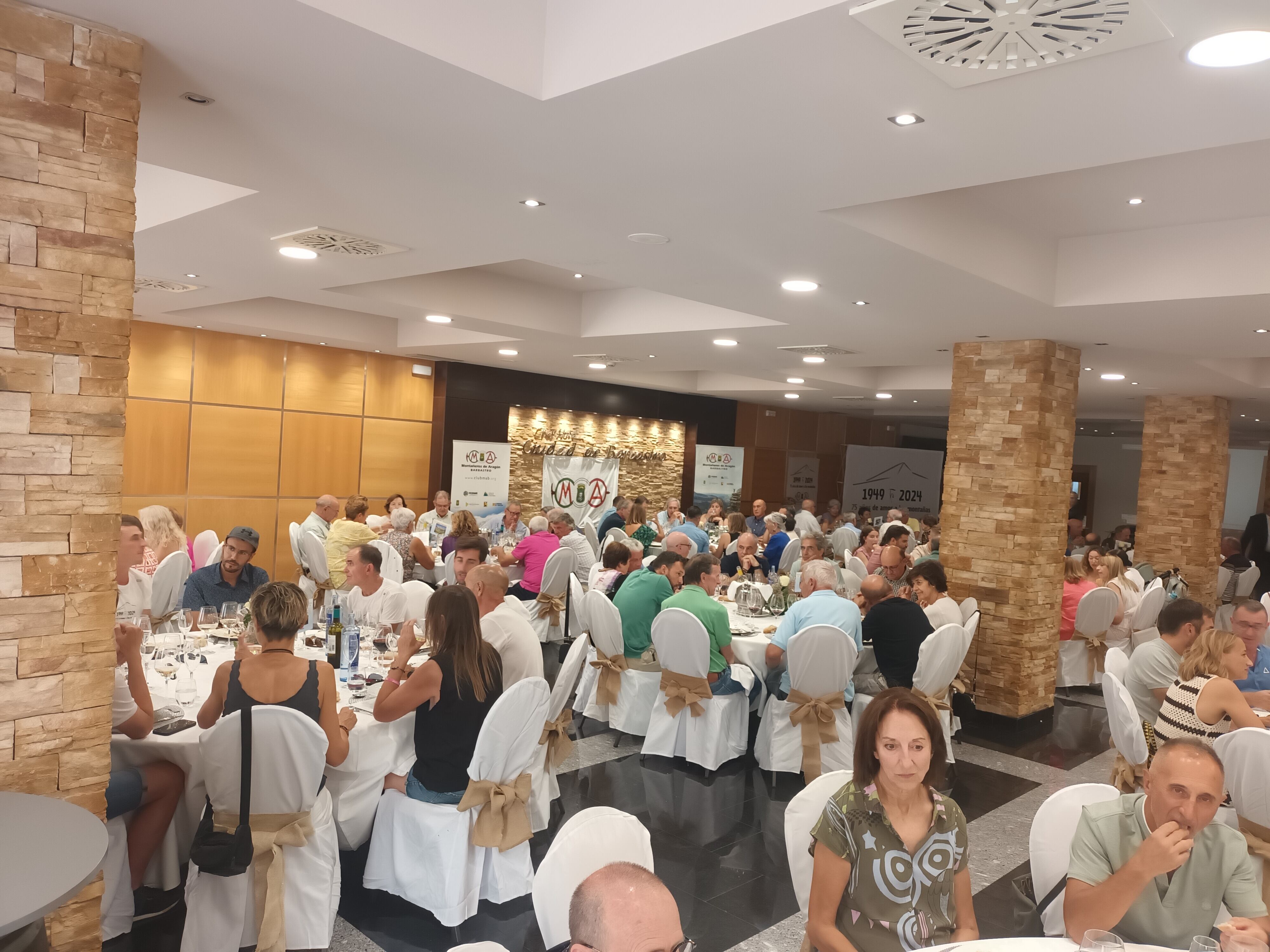 Más de 130 personas participaron en la comida del 75 aniversario