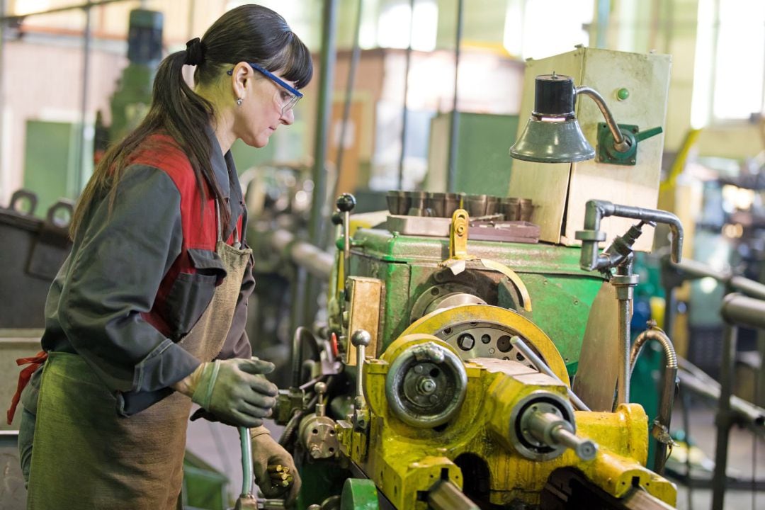 Durante el año 2020, el inicio de la crisis sanitaria se tradujo en la destrucción de 3.300 empleos en el primer trimestre al que siguió un desplome con 30.5000 empleos menos en el segundo y una recuperación de 20.900 en el tercero