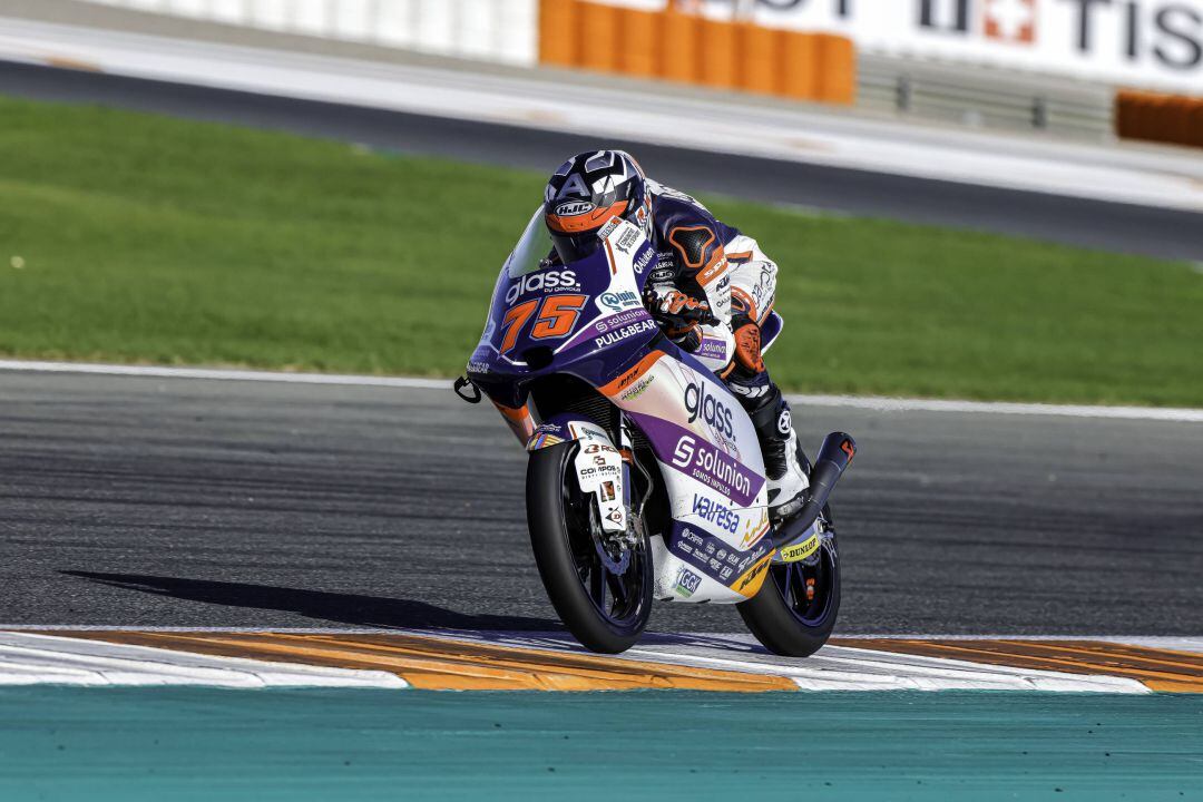 Arenas rodant a pista.