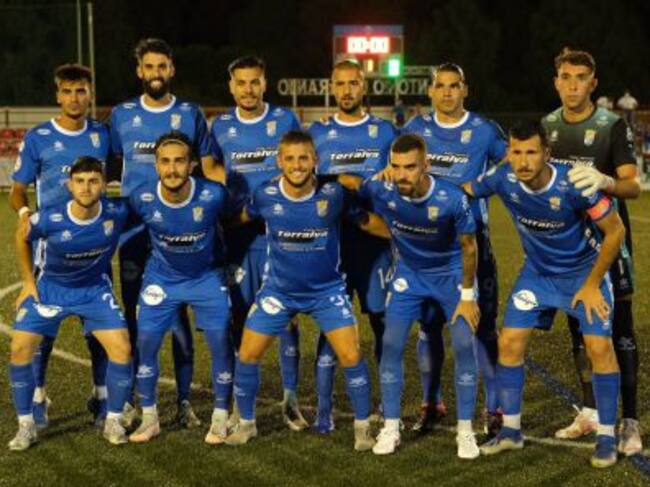 Los goles de Juanito e iván Navarro permiten al equipo azulino disputar la final este domingo a las doce del mediodía