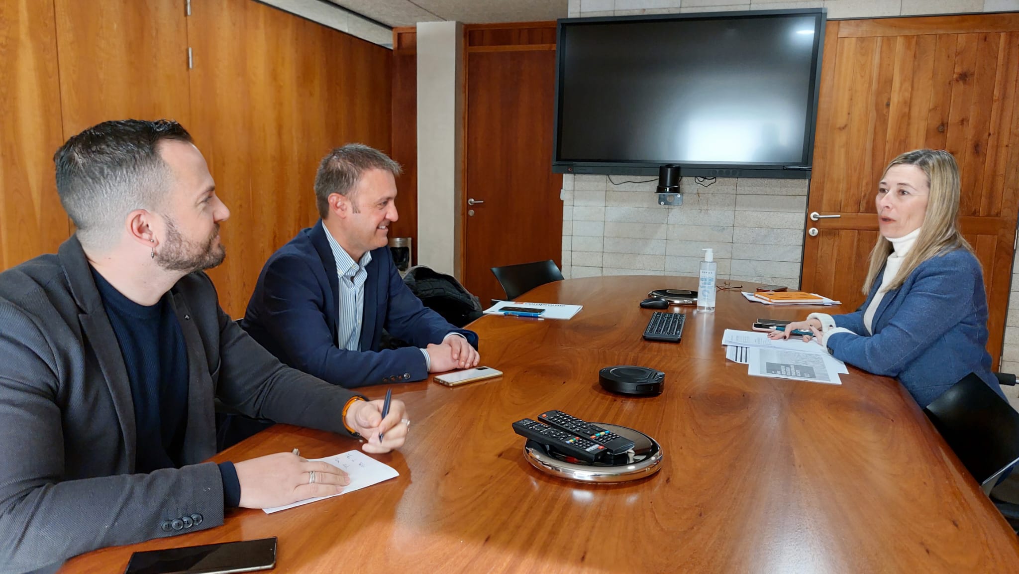 Imagen de la reunión de los concejales de Compromís con la edil de Hacienda para hablar de los presupuestos