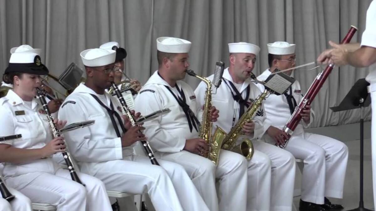 La banda de música de la VI Flota llega a Maó