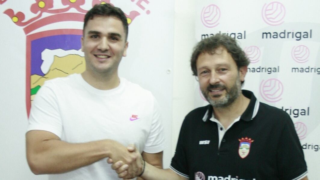 Dani Vázquez con el Dir. Dptvo. del Bm. Elda CEE, Antonio Mateo