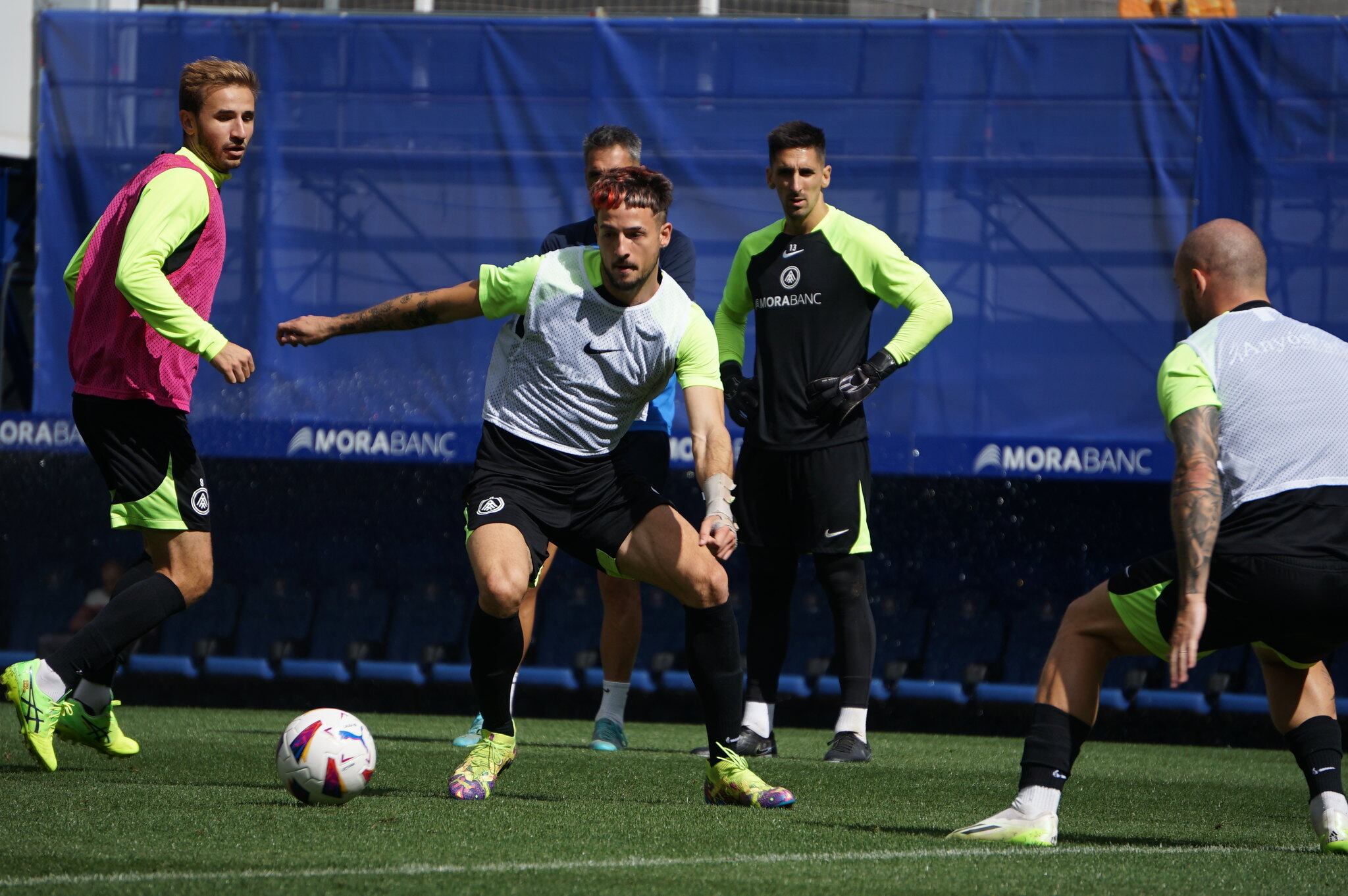 Un instant del darrer entrenament de l'FC Andorra a l'Estadi Nacional.