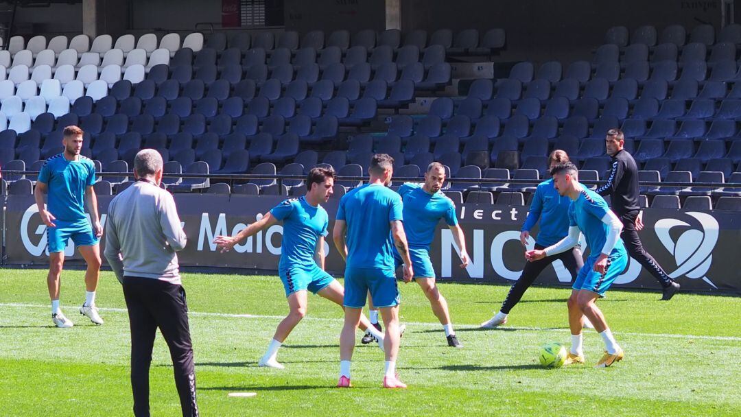 El técnico valenciano recuerda que debe continuarse en esta senda para tratar de acercarse a la salvación