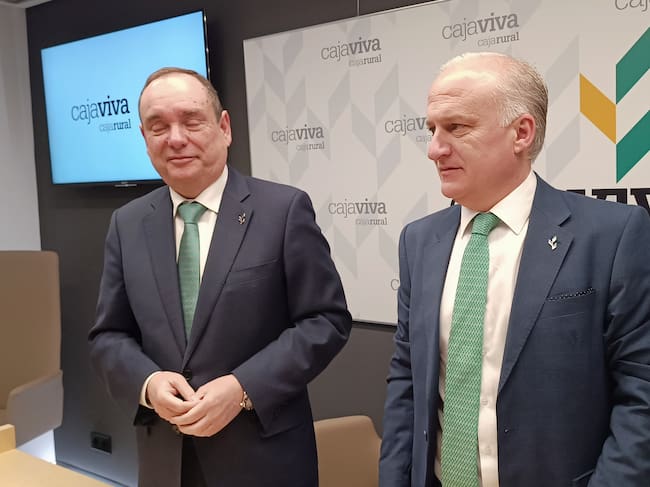 Los directivos de Caja Viva Caja Rural Burgos, Ramón Sobremonte (izda) y Jorge Esteban