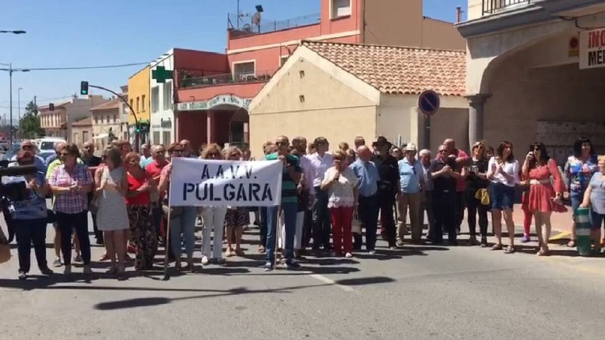 Protesta por el cierre en verano del consultorio del Puente La Pía en Lorca