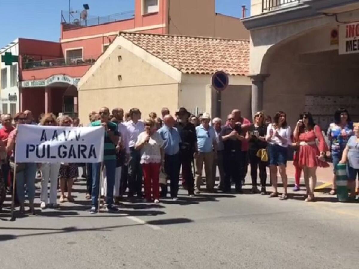 Protesta por el cierre en verano del consultorio del Puente La Pía en Lorca