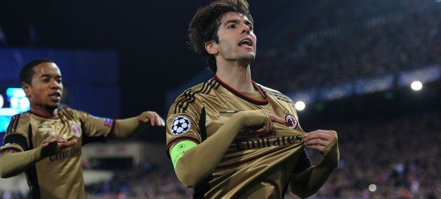 Kaká celebra su gol en el Calderón