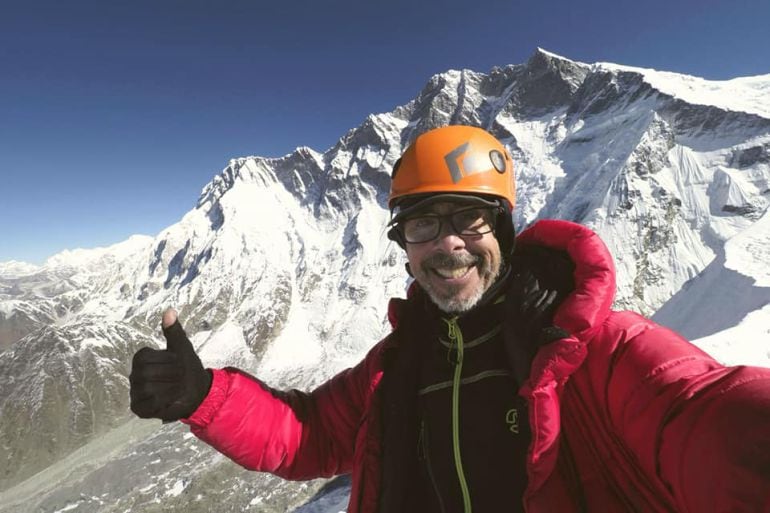 Sechu López feliz en la cumbre del Island Peak