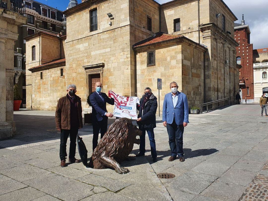Cayetano Franco, junto al alcalde, en un acto celebrado este viernes