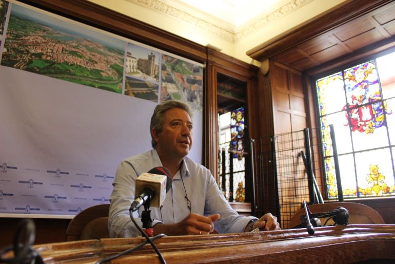 Pedro Alegre, delegado de Sociedad de la Información y Participación Ciudadana, en la rueda de prensa sobre las iniciativas más destacadas en las que su departamento viene trabajando.