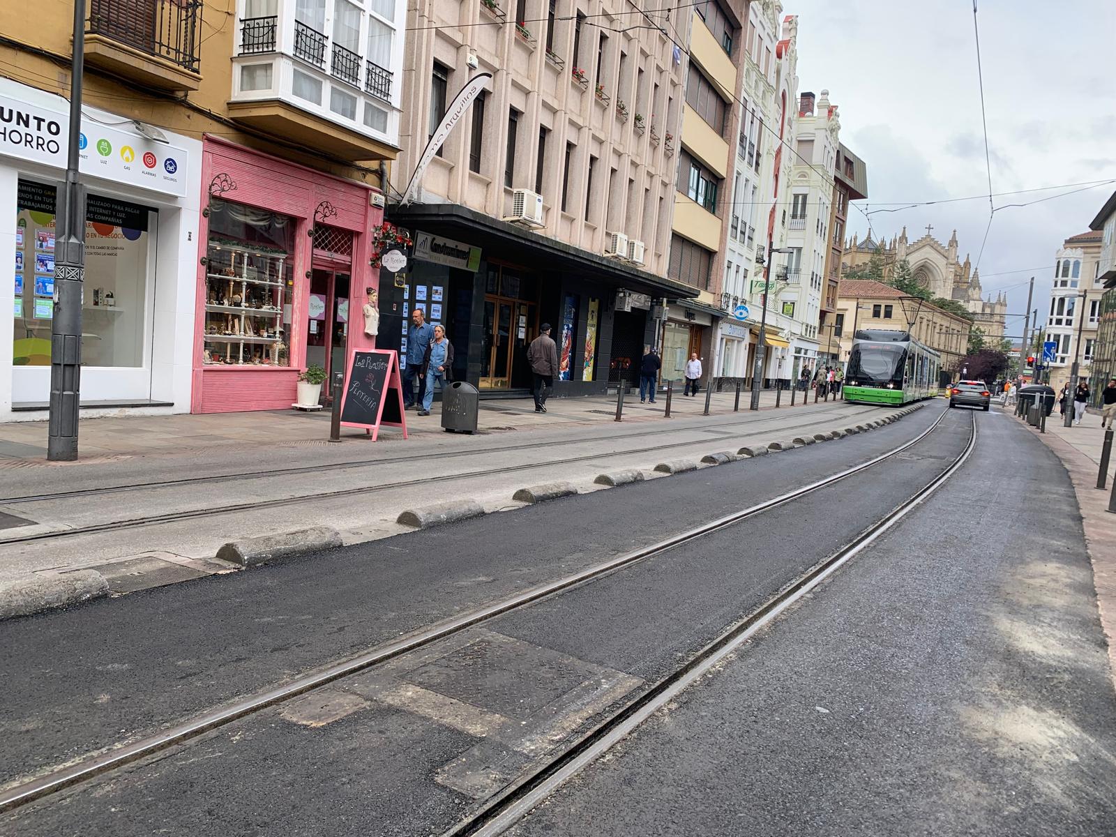 Imagen de la calle General Álava tras la obra de mejora del pavimento