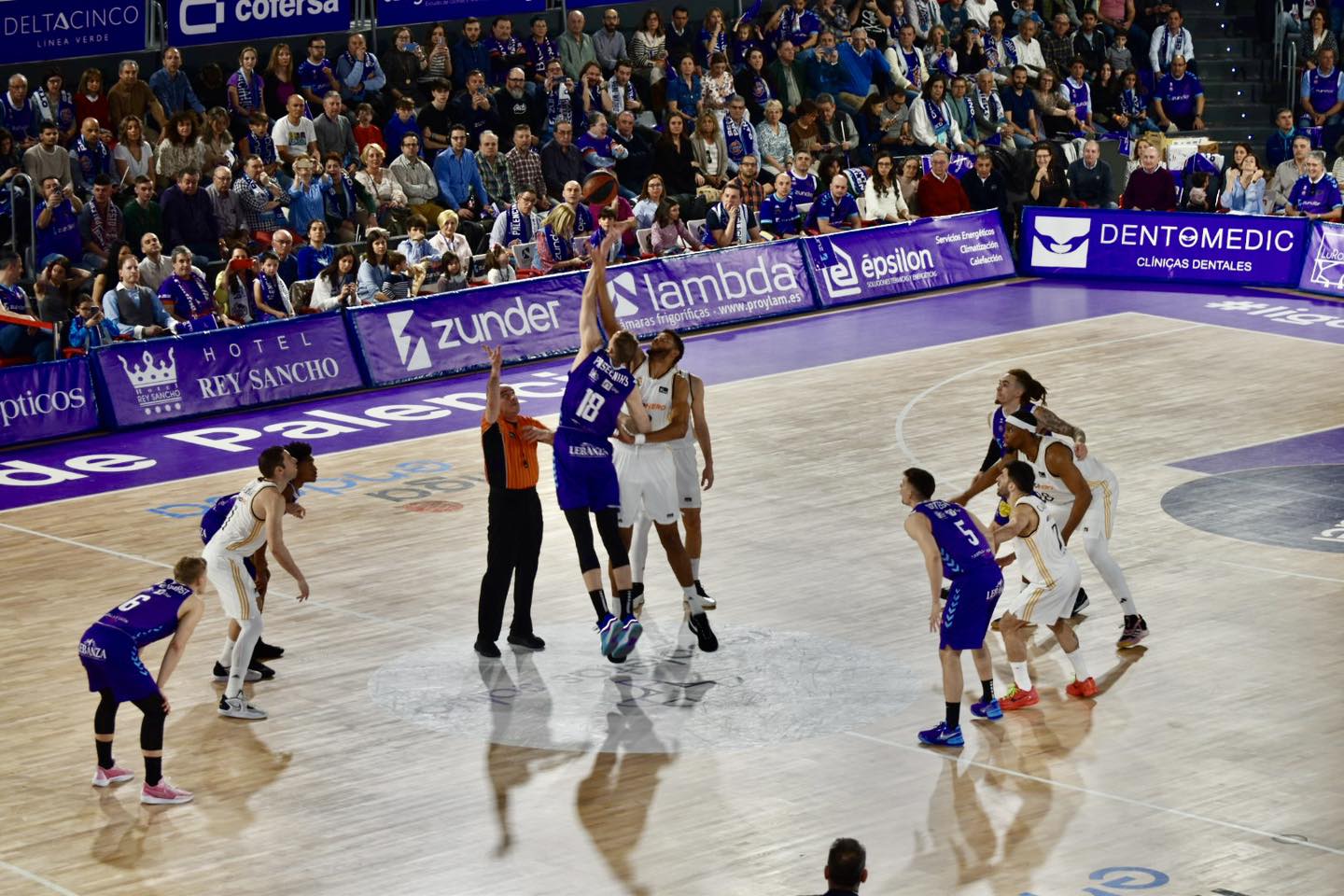 Un momento del partido ante el Real Madrid