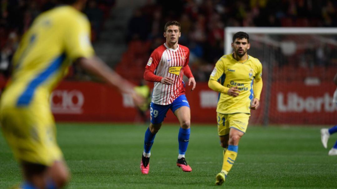 José Gragera durante el último encuentro disputado en El Molinón ante Las Palmas. 