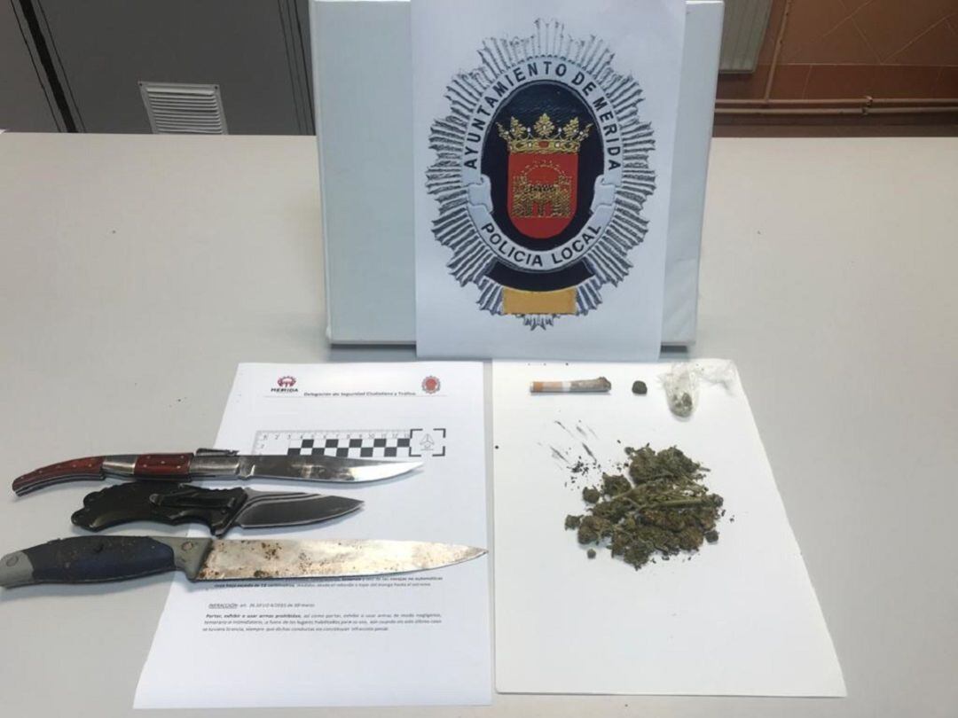 Armas y droga incautada por la Policía Local