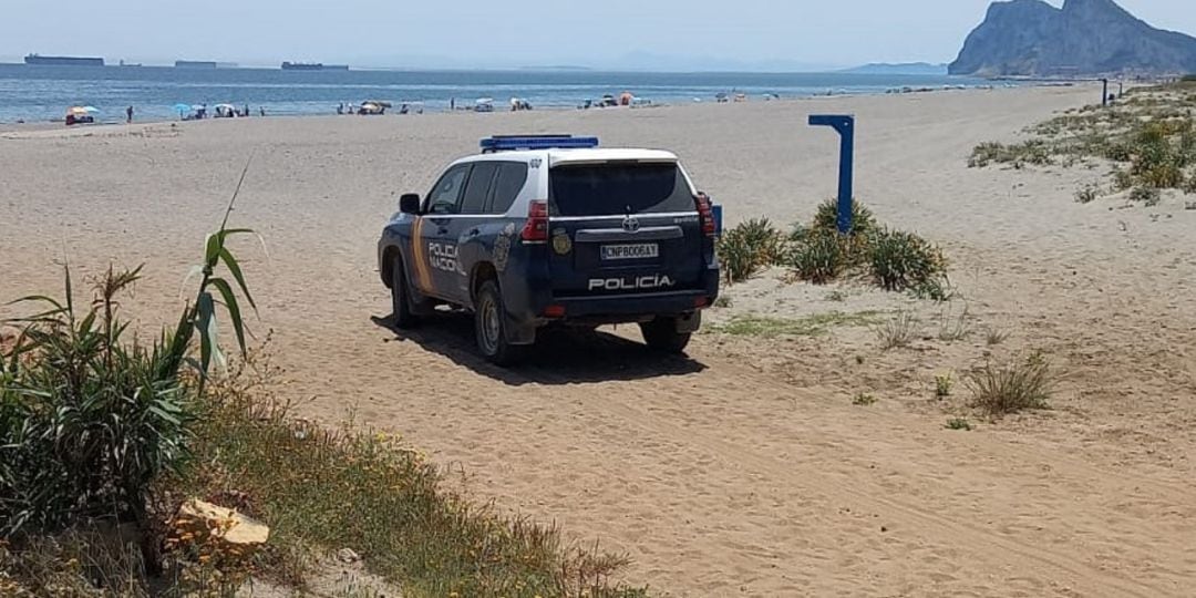 Presencia de un vehículo policial.