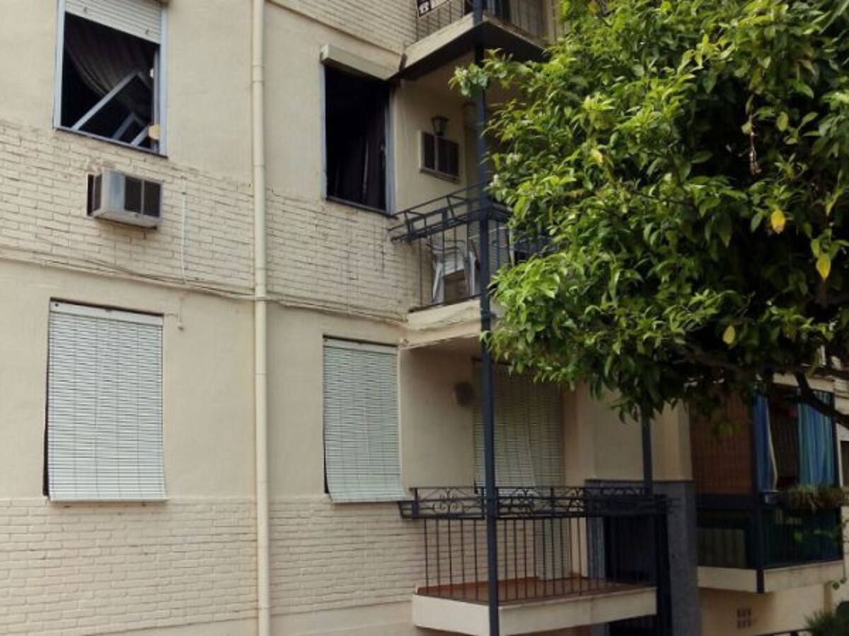 Buscan al presunto autor de incendiar su vivienda en Linares tras amenazar a su mujer