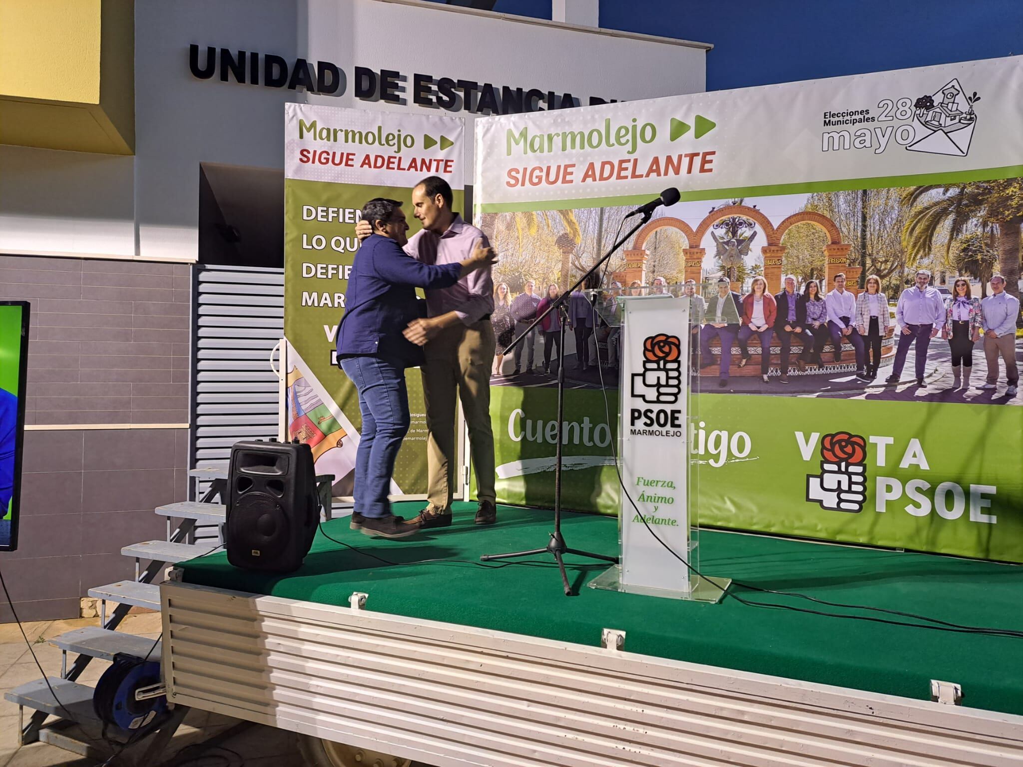 Manuel Lozano y Juan Latorre durante un mitin electoral.