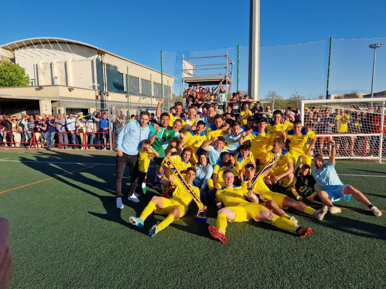 El Almudévar celebra la clasificación tras eliminar al Huesca B