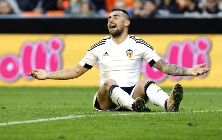 GRA180. VALENCIA, El delantero del Valencia Paco Alcácer en un momento del partido ante el Getafe de la decimosexta jornada de liga en Primera División que se disputa esta tarde en el estadio de Mestalla. EFE. Juan Carlos Cárdenas