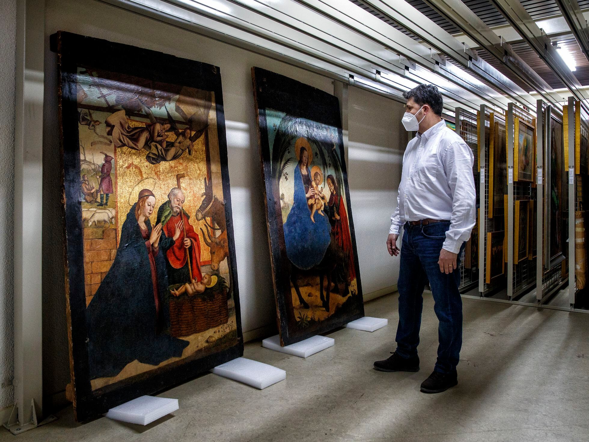 Piezas restauradas del retablo mayor de la iglesias parroquial de la Santísima Trinidad de Alcázaz, Albacete, del pintor Juan de Borgoña. En el almacén del Museo de Albacete. © Claudio Alvarez