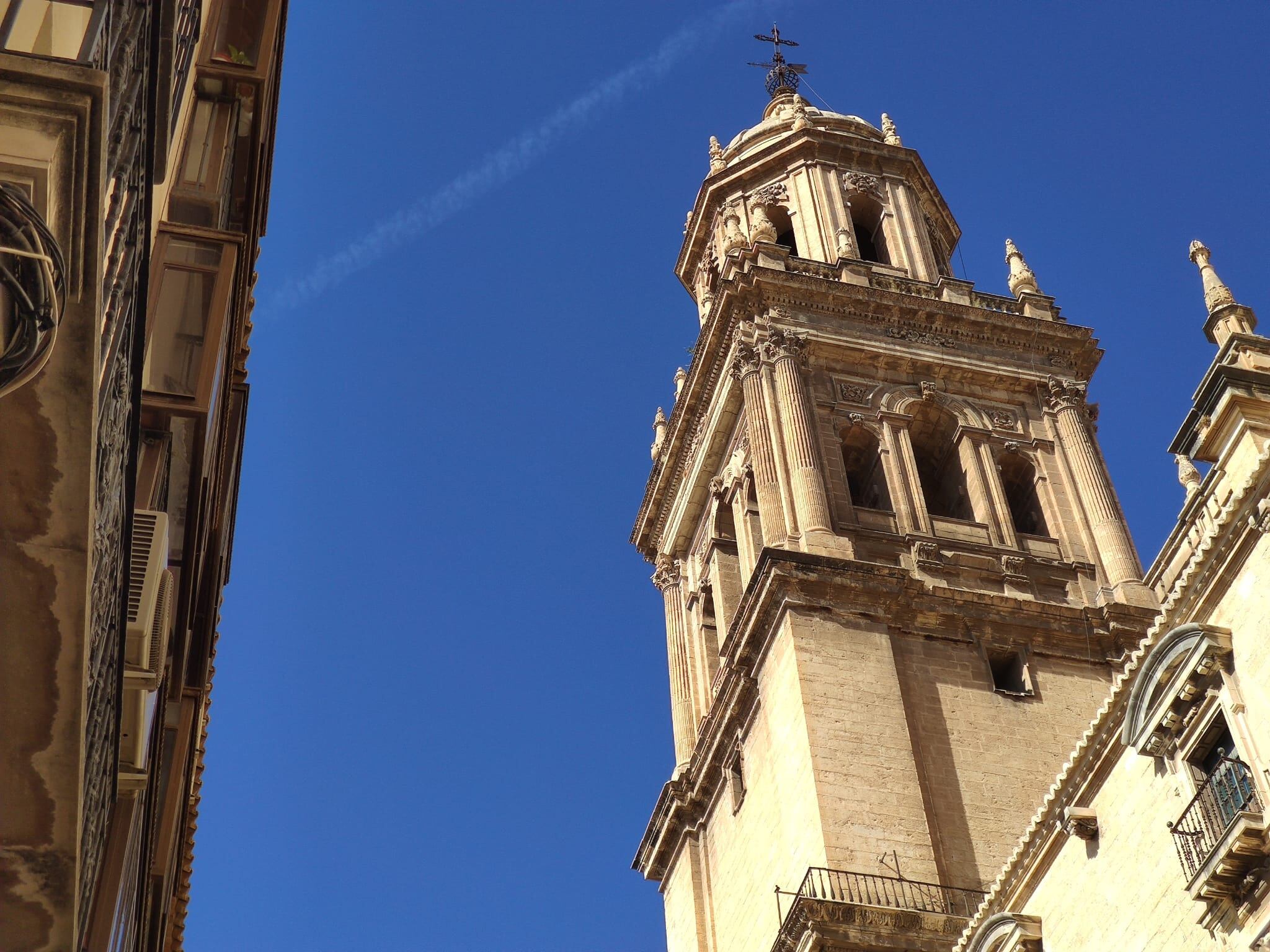 Torre de la Catedral de Jaén en un día soleado