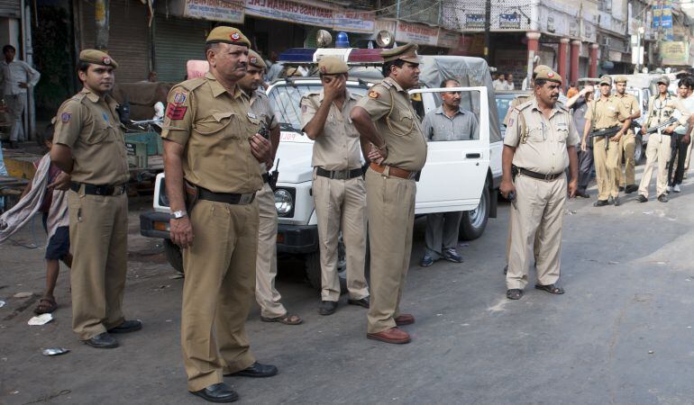 La policía de New Delhi en el área del Spice Market.