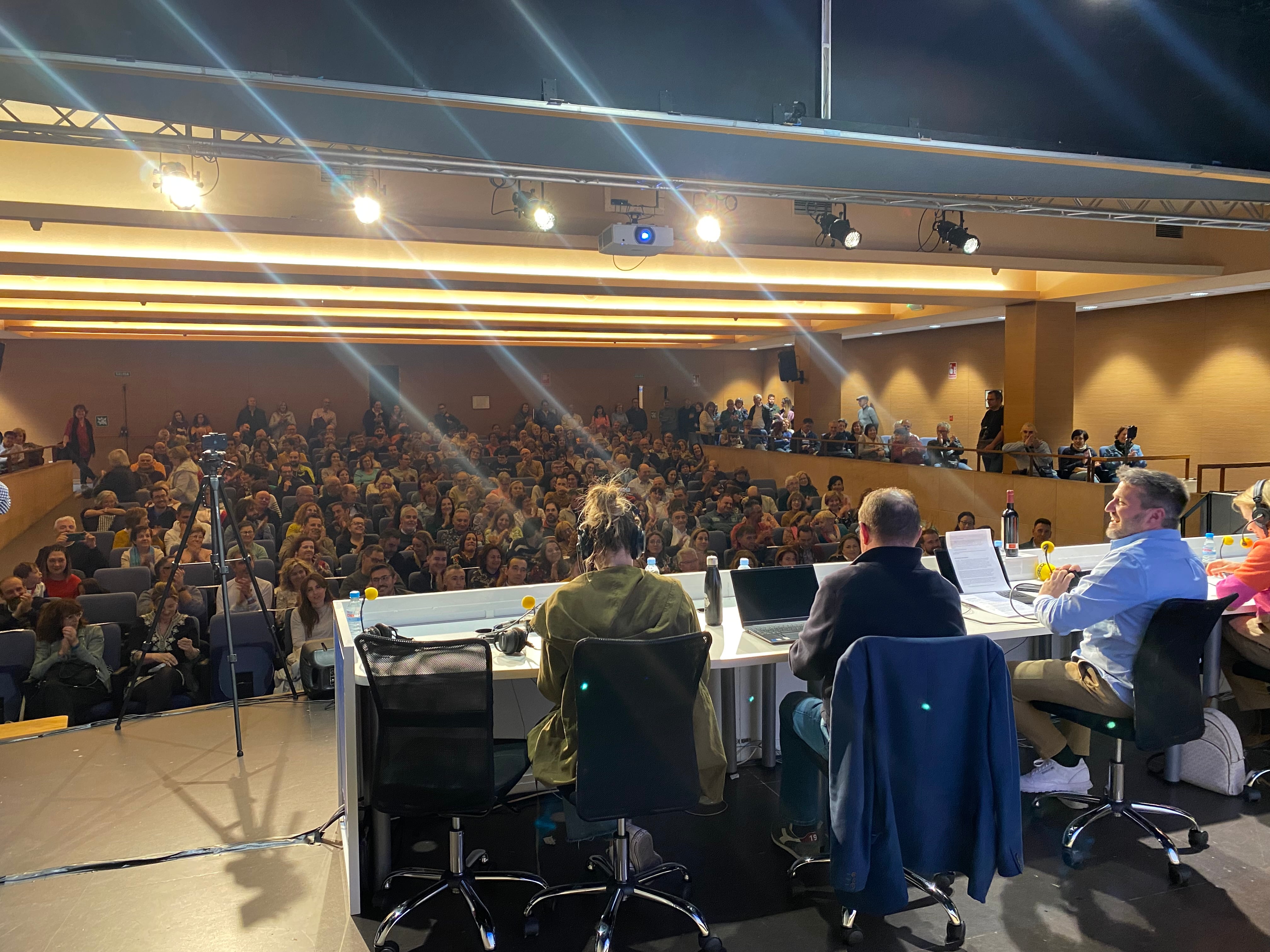 Imagen de archivo del auditorio de la Casa de Cultura de Aranda en su acogida del &#039;Hora 25&#039; de Aimar Bretos