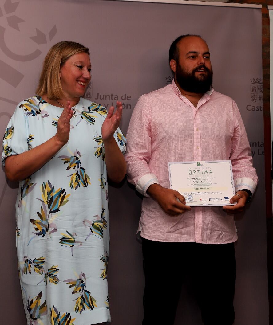 Recogió el distintivo José Manuel Miguel Castrillo, Director de Itagra Formación