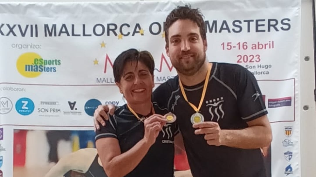 Cristina Sirvent y Cristopher Díaz lucen sus medallas