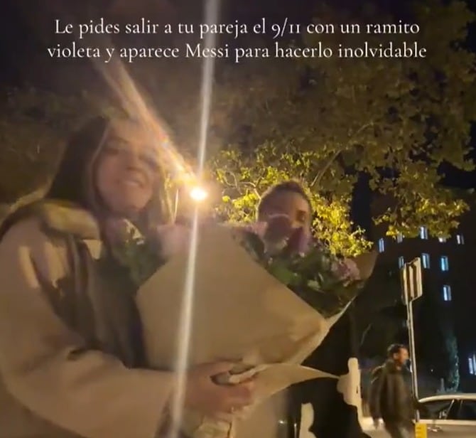 La pareja y Leo Messi por detrás./ @nilitus28