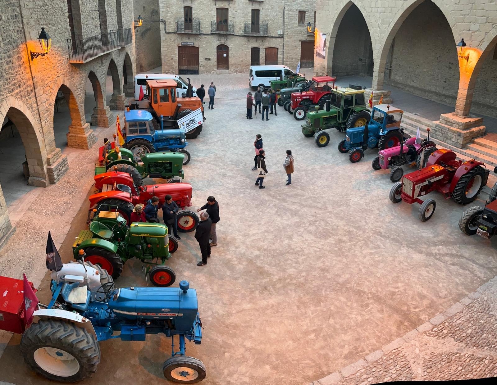 Tractores en Cantavieja en un recorrido por Teruel