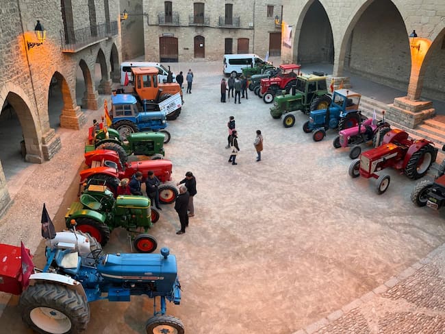 Tractores en Cantavieja en un recorrido por Teruel
