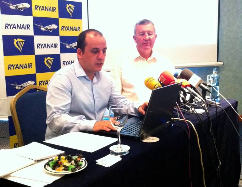 El vicepresident de Ryanair, Michael Cawley, en roda de premsa a Barcelona