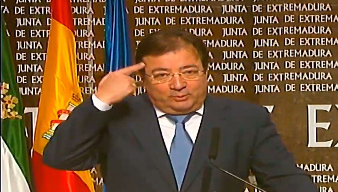 Guillermo Fernández Vara durante su comparecencia de hoy