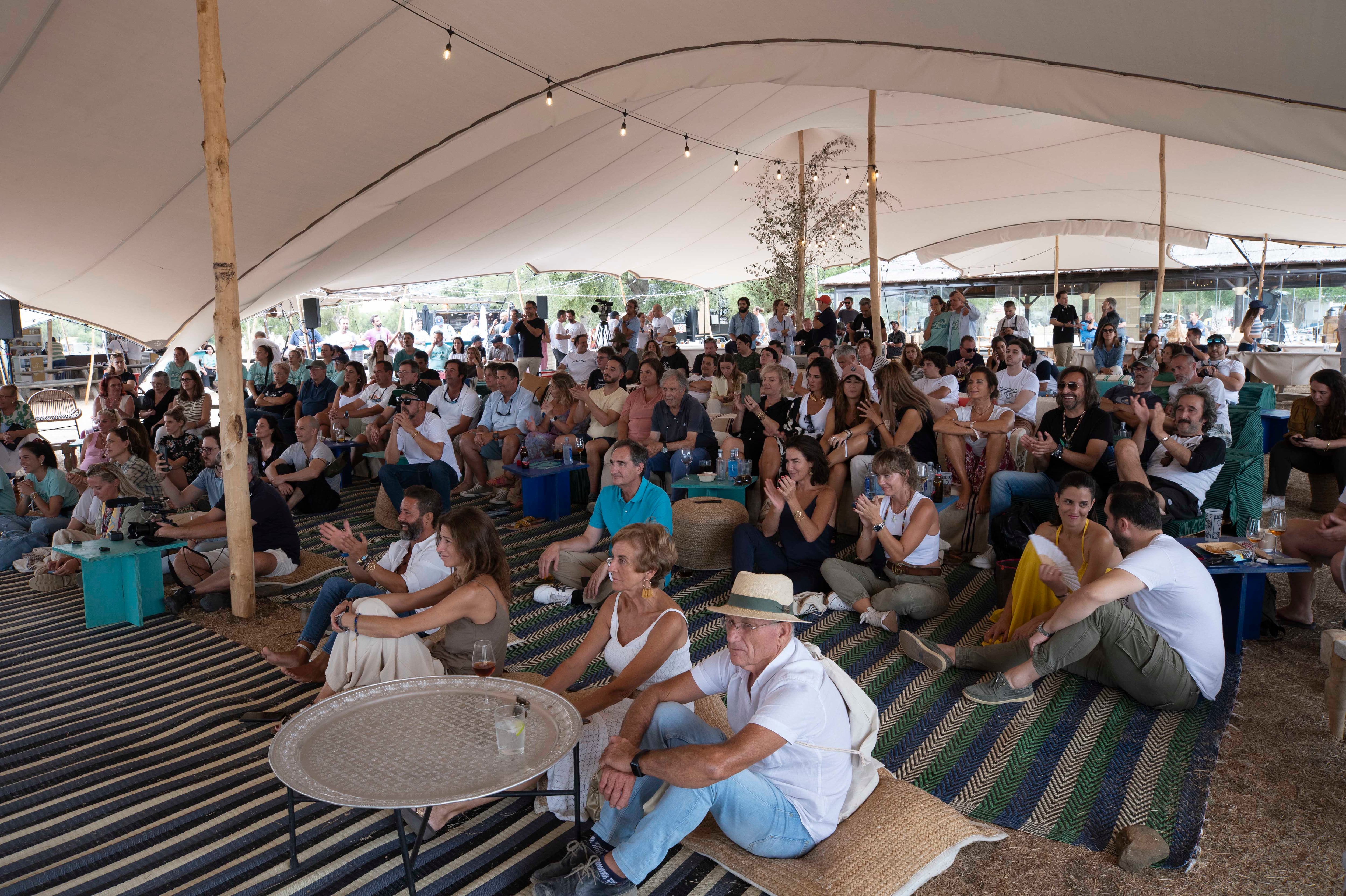 Ambiente en la carpa de Despesques 2022