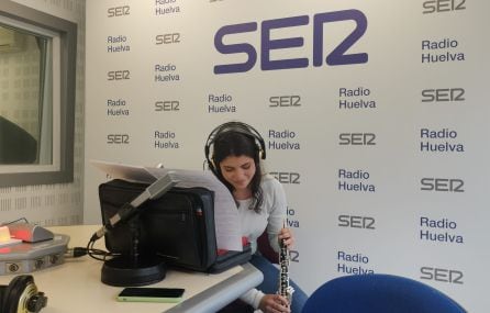 La oboísta onubense Lourdes Ledo Llanes (Tharsis) en directo en el espadio dedicado a la música clásica de &quot;Hoy por Hoy Huelva&quot;