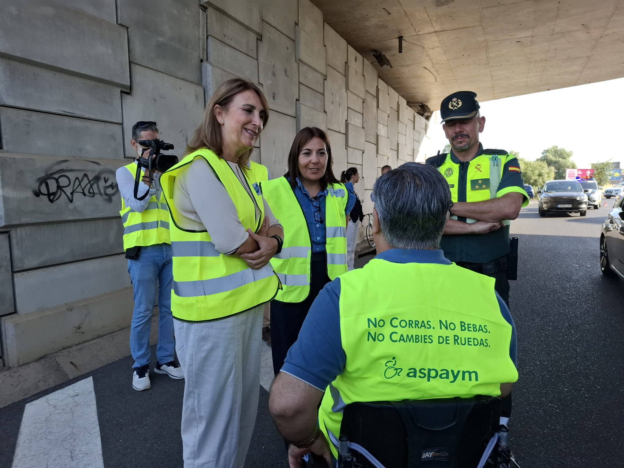 La subdelegada del Gobierno, Ana López, junto a la directora provincial de tráfico Piedad Sánchez y el capitán jefe del Subsector de Tráfico, Francisco Sillero