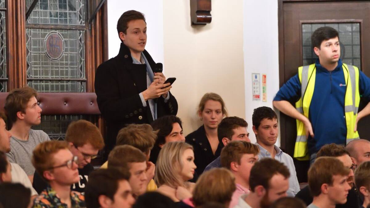 La liga debate escolar: una competición para desarrollar la oratoria y la crítica