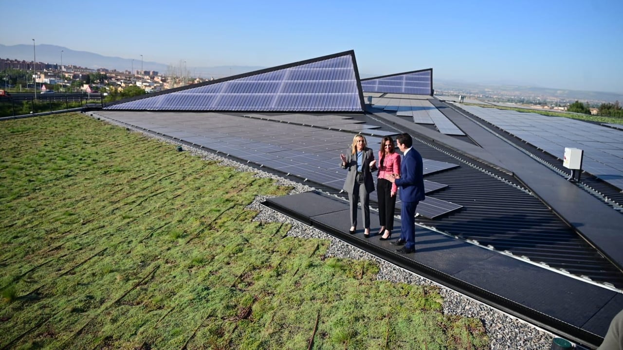 Inauguración de la cubierta vegetal y de placas solares del metro de Granada