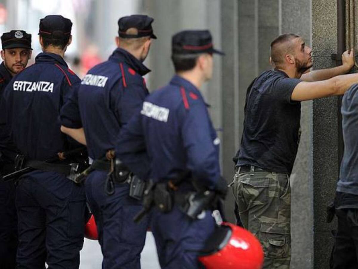 Dos hinchas del PSG aceptan penas menores a tres años