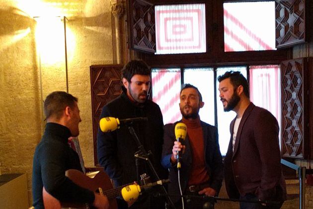 Un momento de la actuación de la banda 'Gener' en Hoy por Hoy Locos por Valencia, desde el Palau de la Generalitat