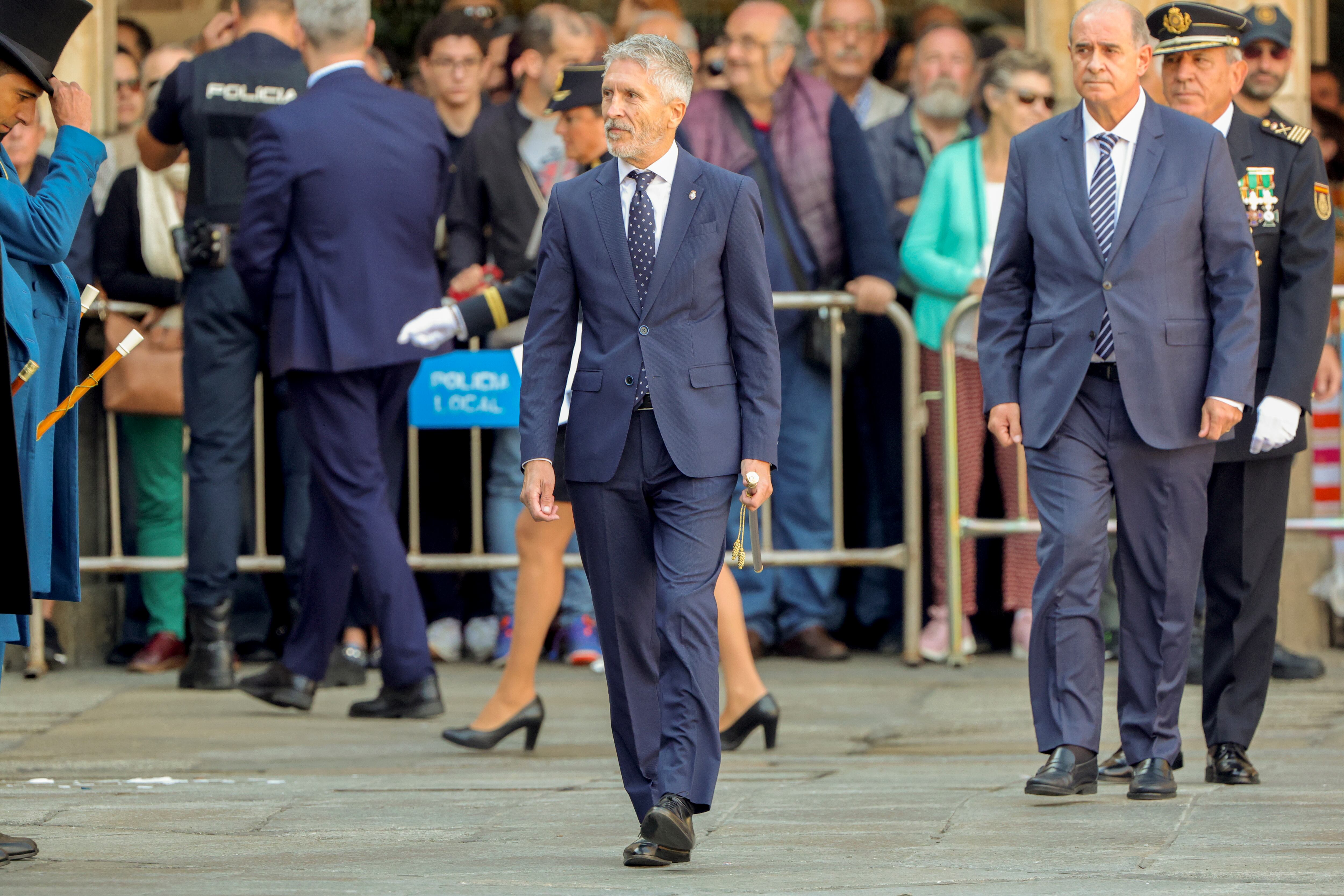 SALAMANCA, 20/09/2023.- El ministro del Interior, Fernando Grande-Marlaska, asiste al solemne acto central del Día de la Policía, que este miércoles acoge Salamanca en su plaza Mayor. EFE/ JM García
