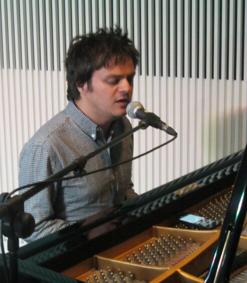 Jamie Cullum durante su actuación en los estudios de la Cadena SER