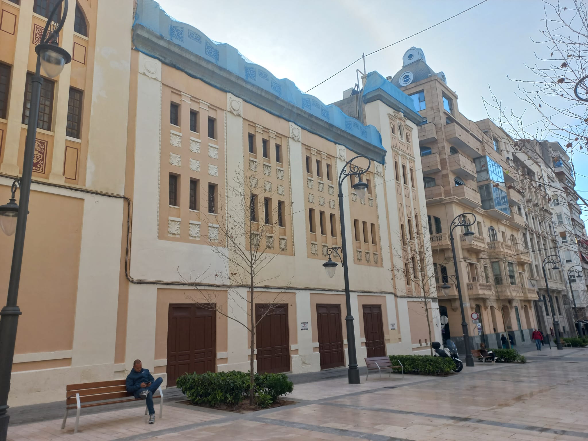 Estado del antiguo cine Ideal ubicado en el centro de Alicante